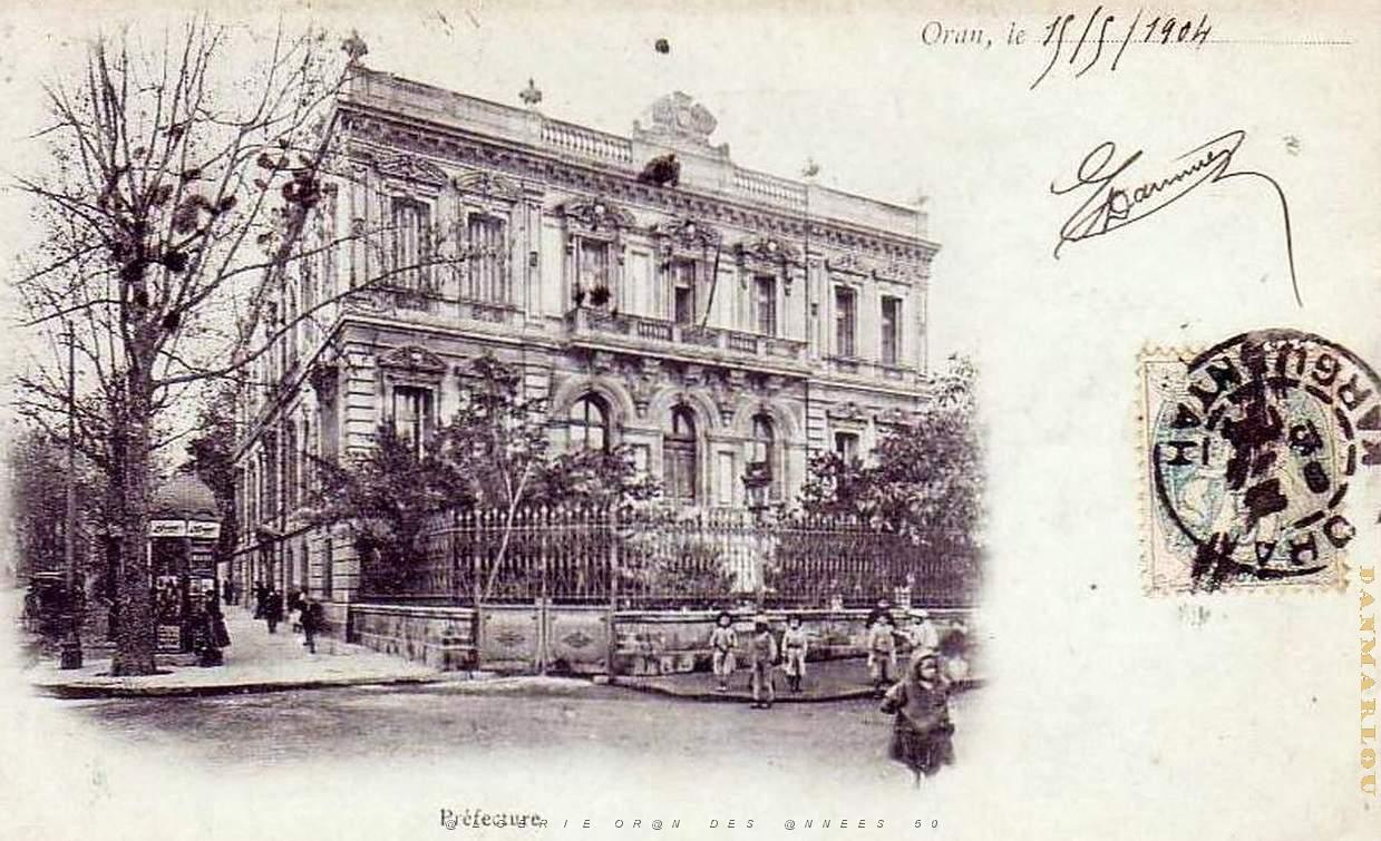 MH b- 063- Place Kleber et prefecture.jpg